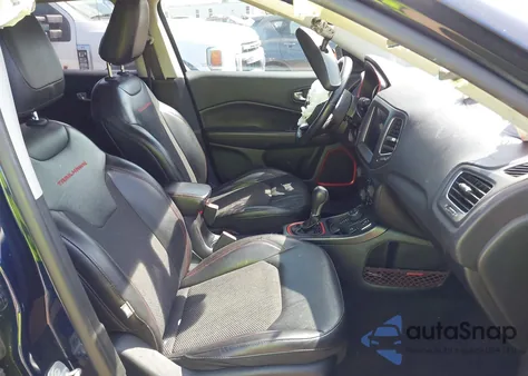 2019 Jeep Compass Trailhawk 4X4 из США, поврежденный, VIN 3C4NJDDB3KT747894